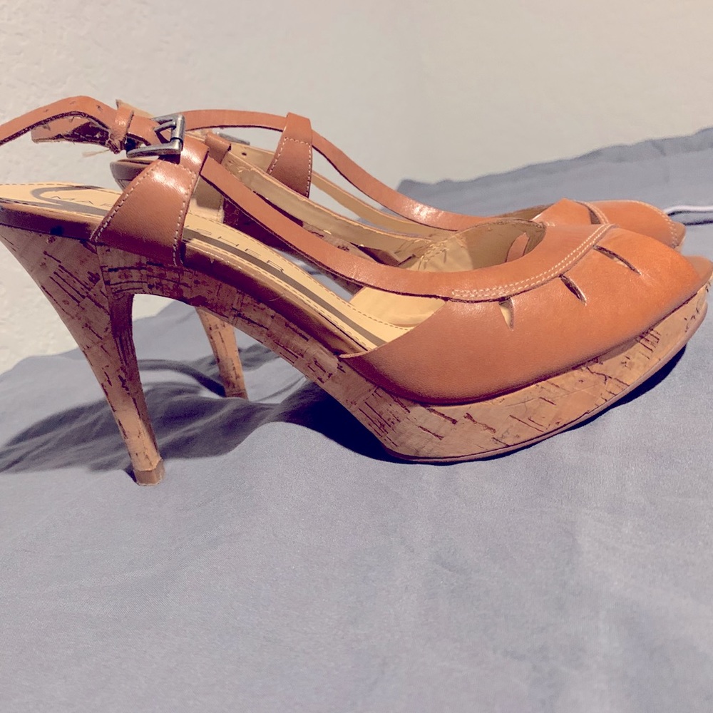 Shoes - Picture 2 of 4